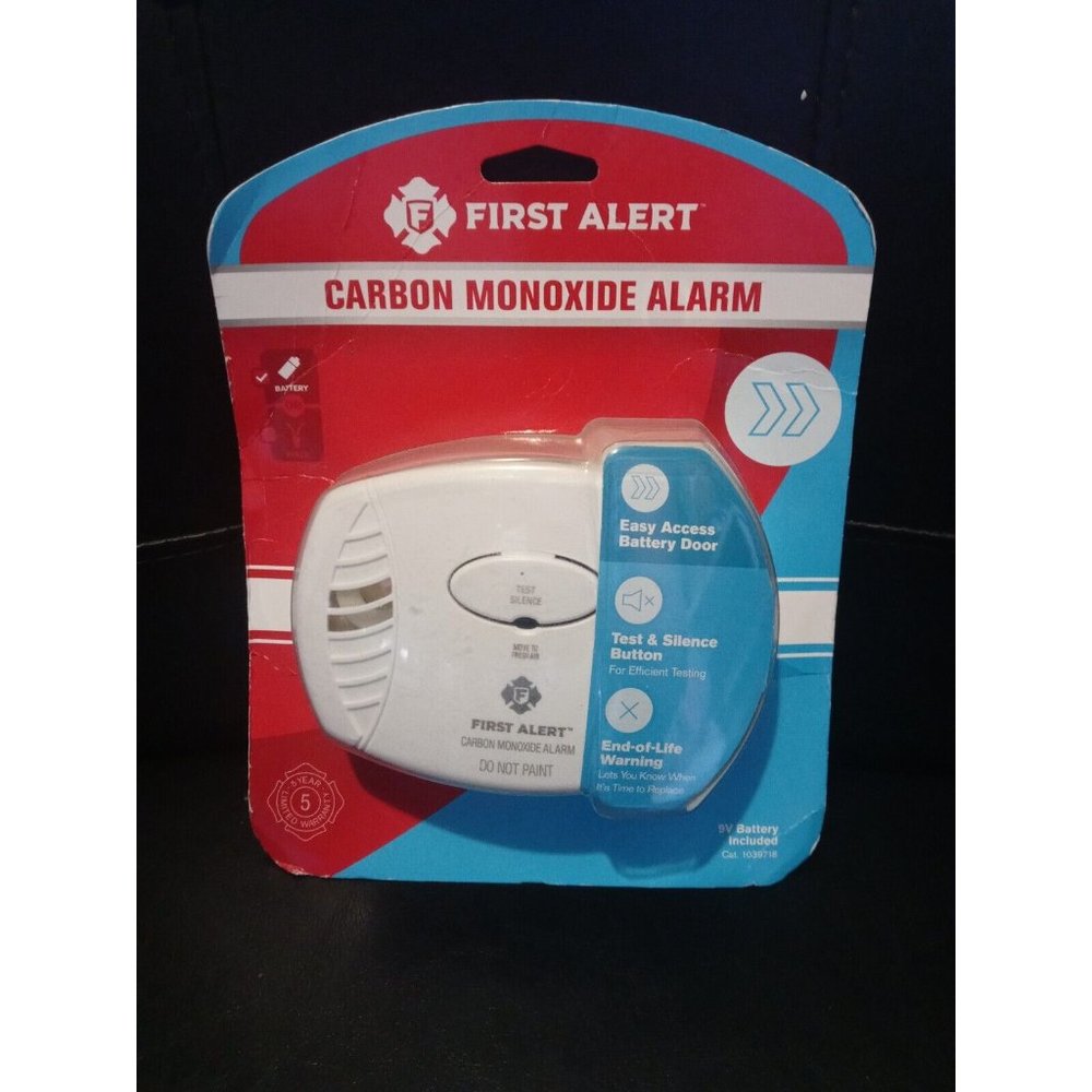 First Alert CO400 Carbon Monoxide Alarm Battery Detector 9V Battery Included